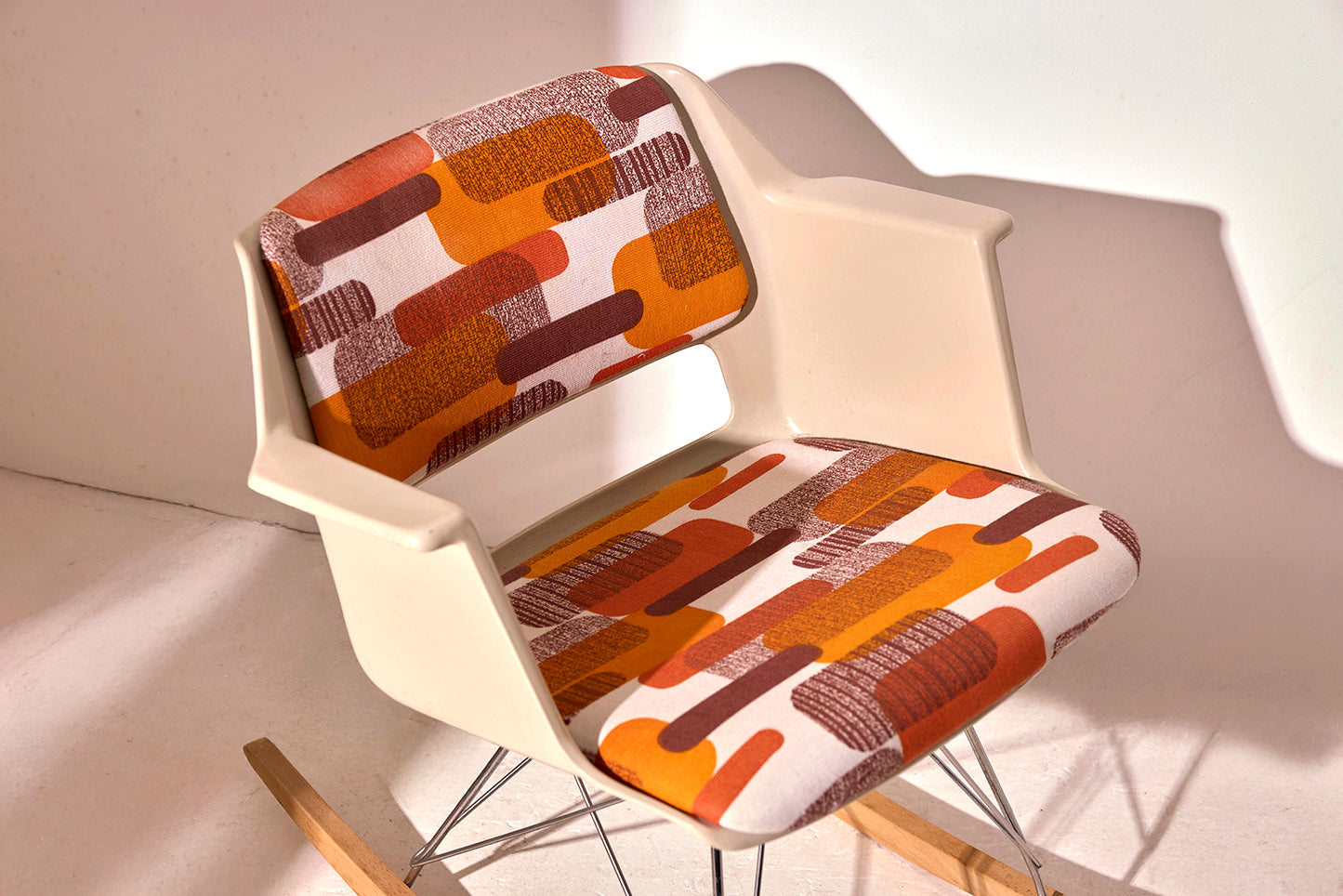 Gispen 2225 Rocking Chair on Eames Base-BaanCollection-close