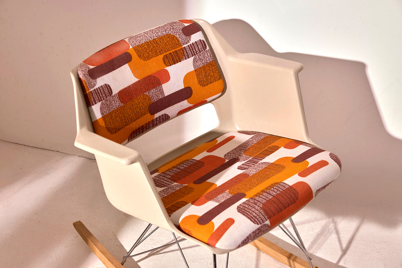 Gispen 2225 Rocking Chair on Eames Base-BaanCollection-close