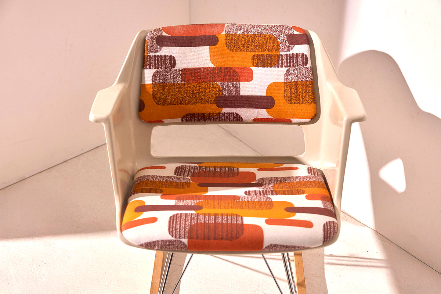 Gispen 2225 Rocking Chair on Eames Base-BaanCollection-closeup