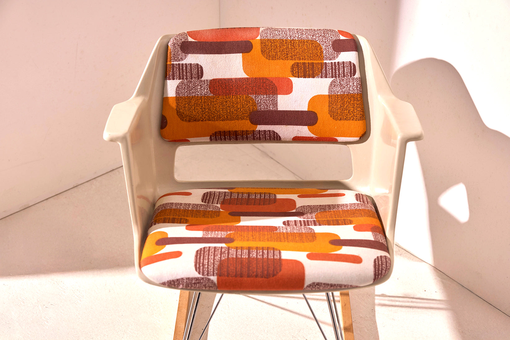 Gispen 2225 Rocking Chair on Eames Base-BaanCollection-closeup