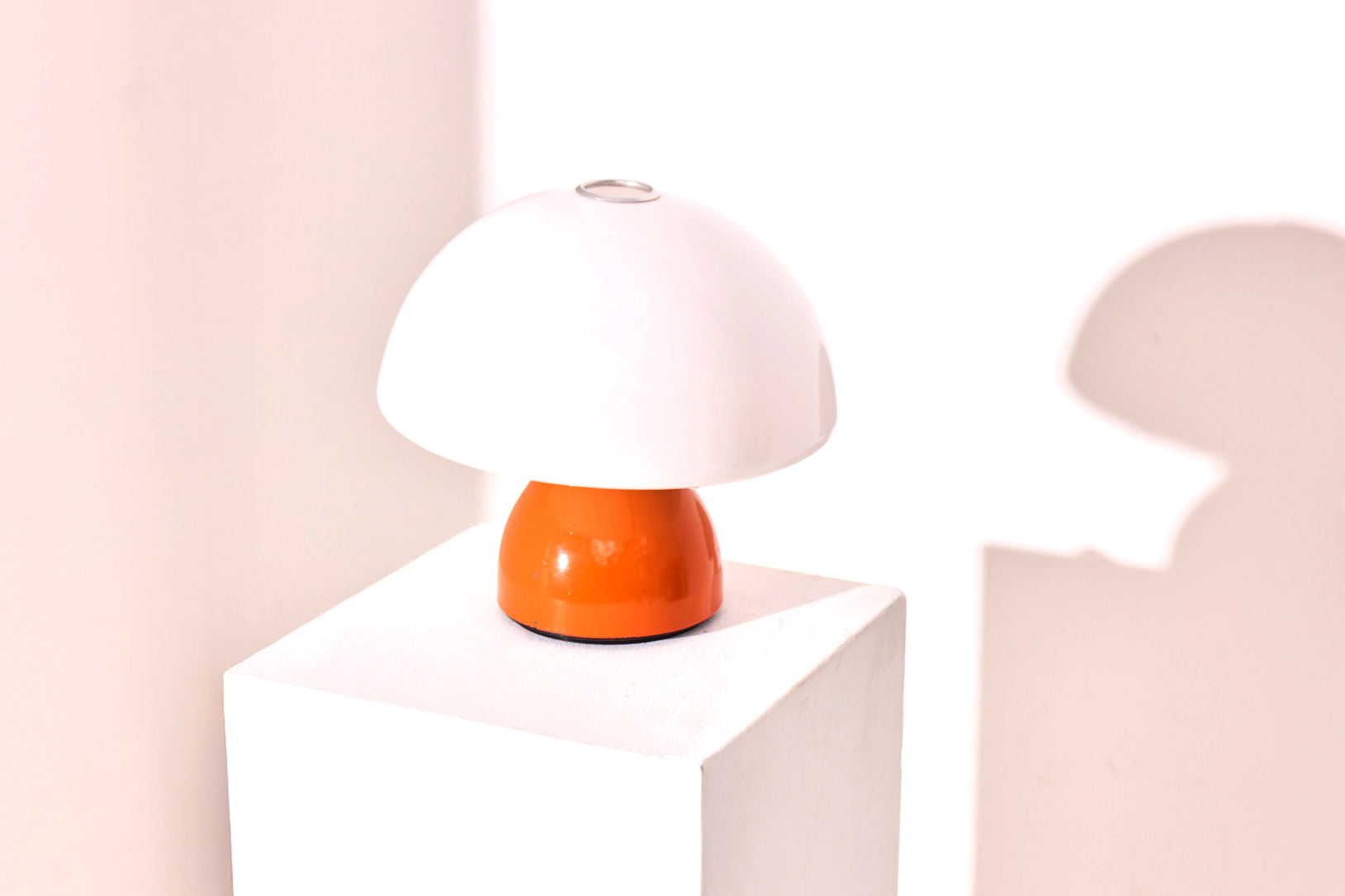Harvey Guzzini Mushroom Table Lamp White Orange – Italian Space Age Lighting 1970s-baan-collection-high