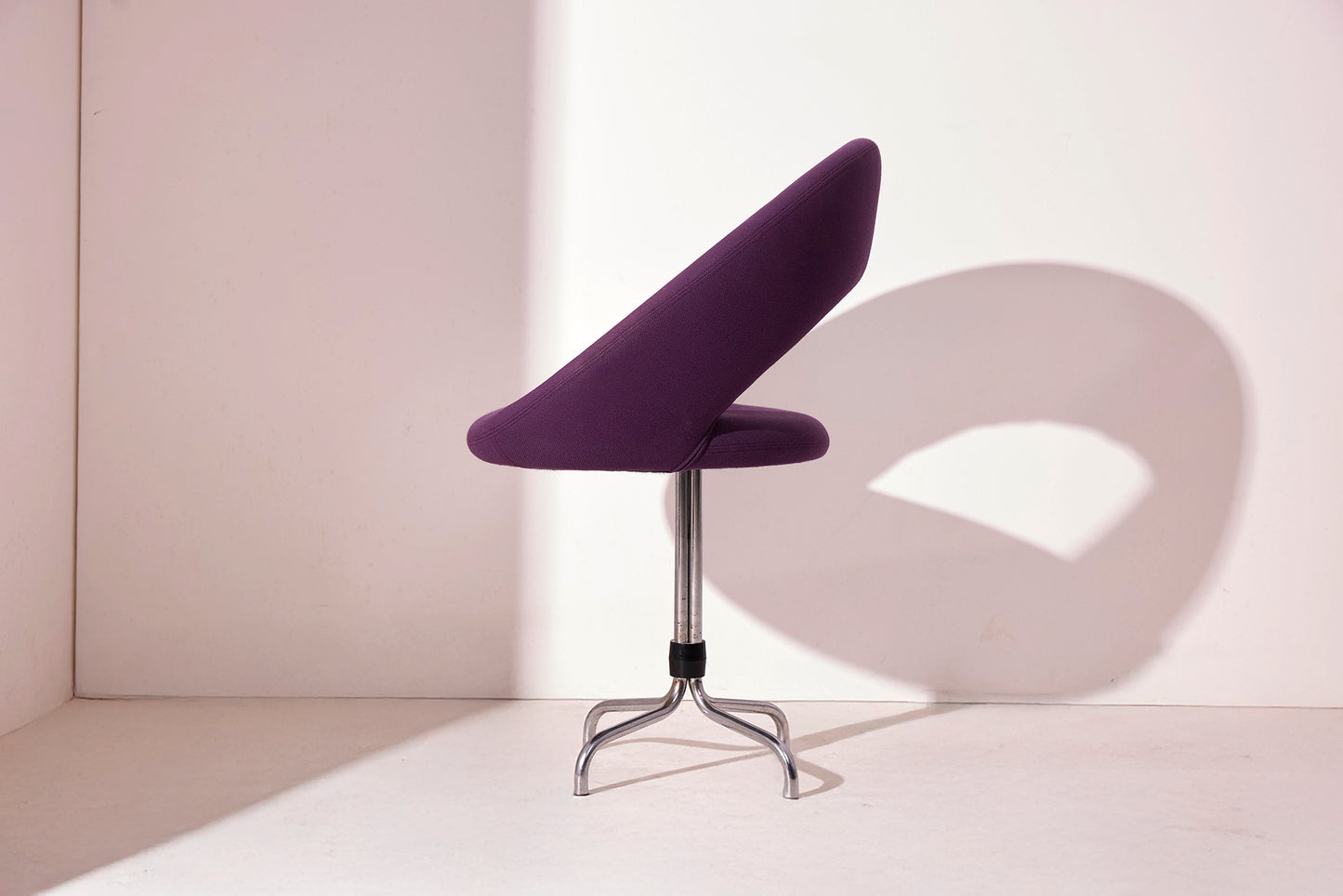  Nina Chair by Kho Liang le for Artifort-side view-Baan Collection