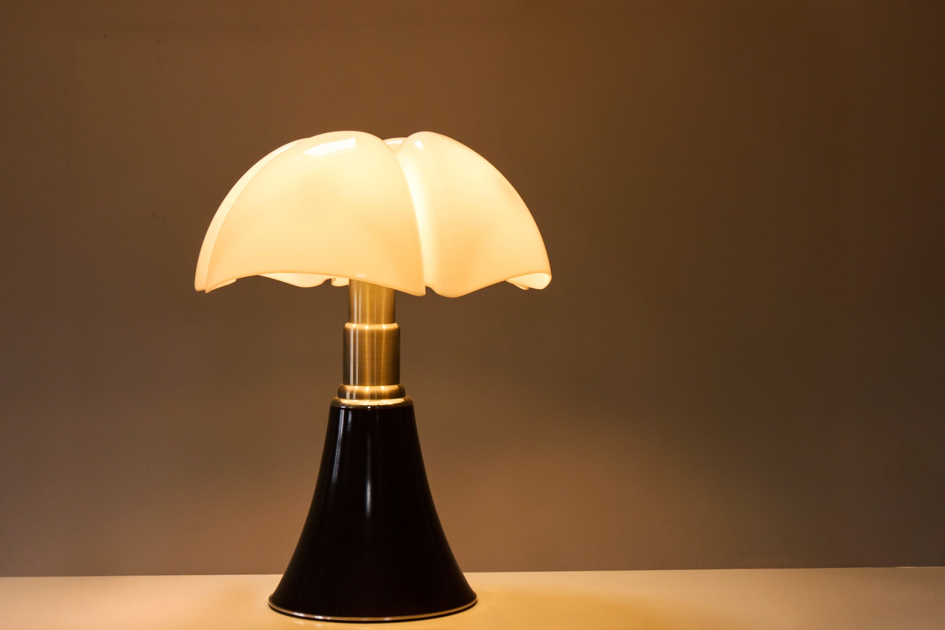 Pipistrello Table Lamp – White/Black - XL-baancollection-light