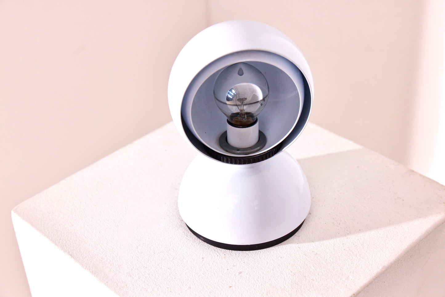 Vico Magistretti – Eclisse Table Lamp, White, Italy 1960s-baan-collection-above